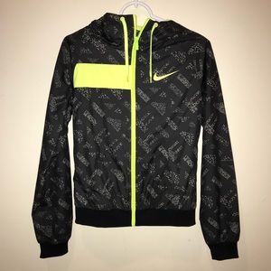 Nike Women’s Rain jacket Windbreaker Size S